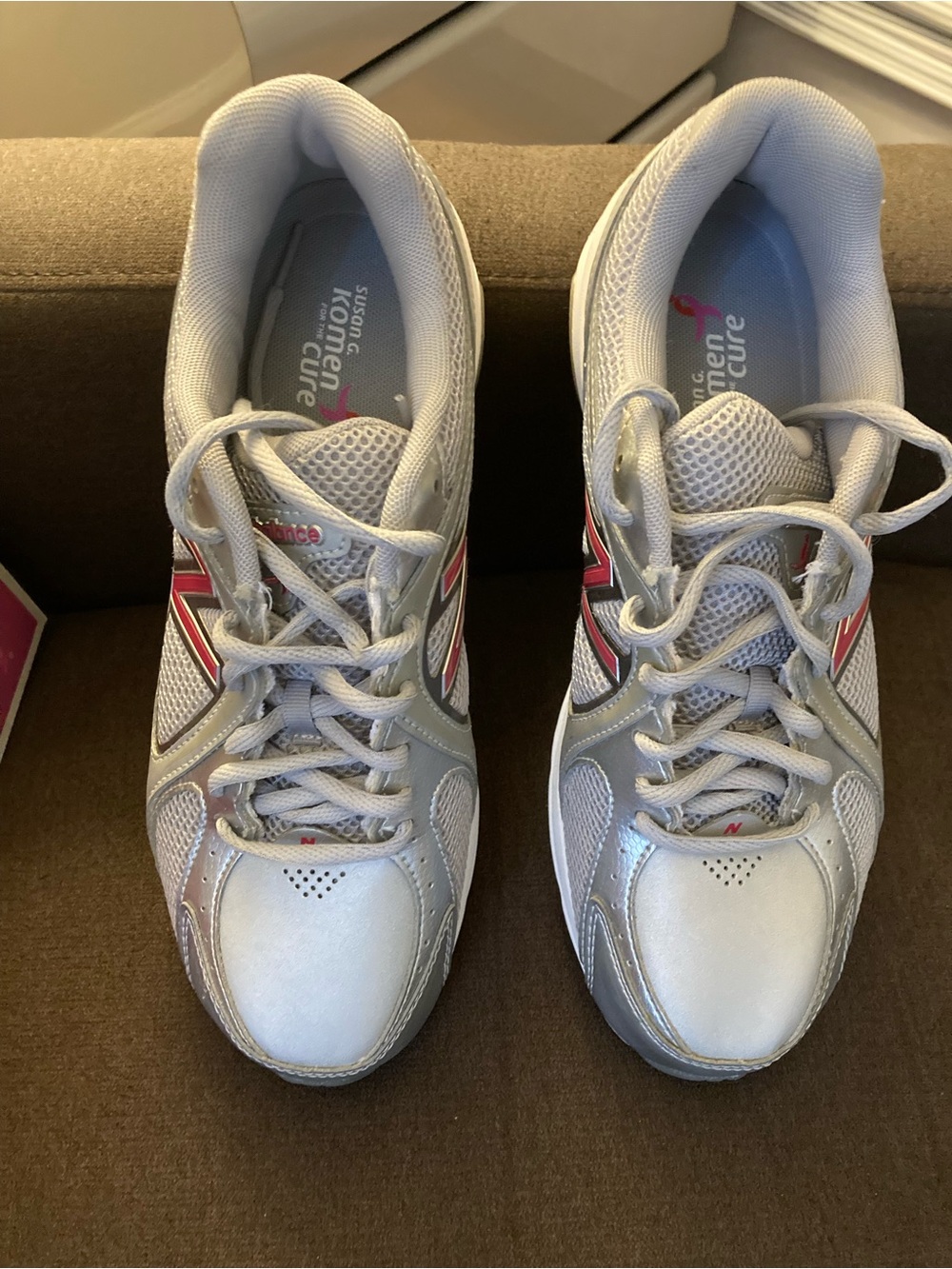 New Balance Women's Gray and Pink Running Sneakers size 9 brand new